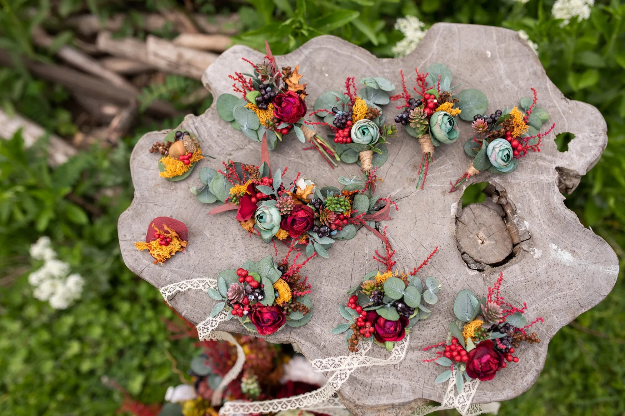 Autumn flower bracelet Natural red bracelet on lace Fall wedding bracelet Magaela Berries Green Accessories for bridesmaid Handmade