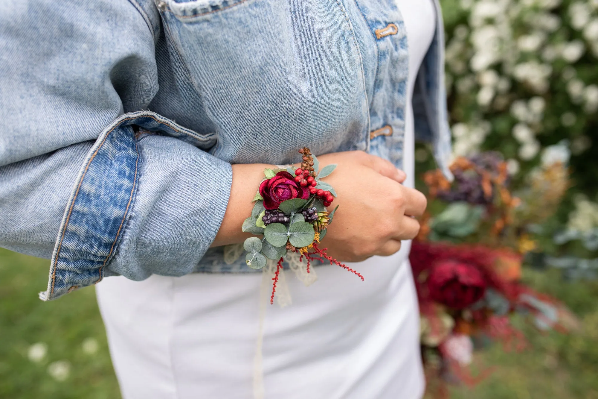 Autumn flower bracelet Natural red bracelet on lace Fall wedding bracelet Magaela Berries Green Accessories for bridesmaid Handmade