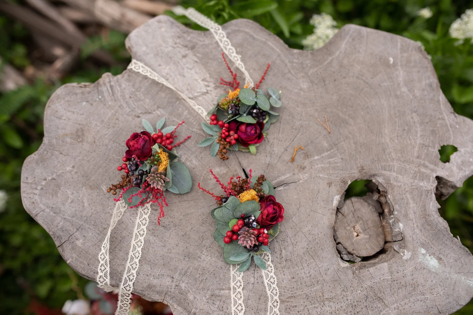 Autumn flower bracelet Natural red bracelet on lace Fall wedding bracelet Magaela Berries Green Accessories for bridesmaid Handmade