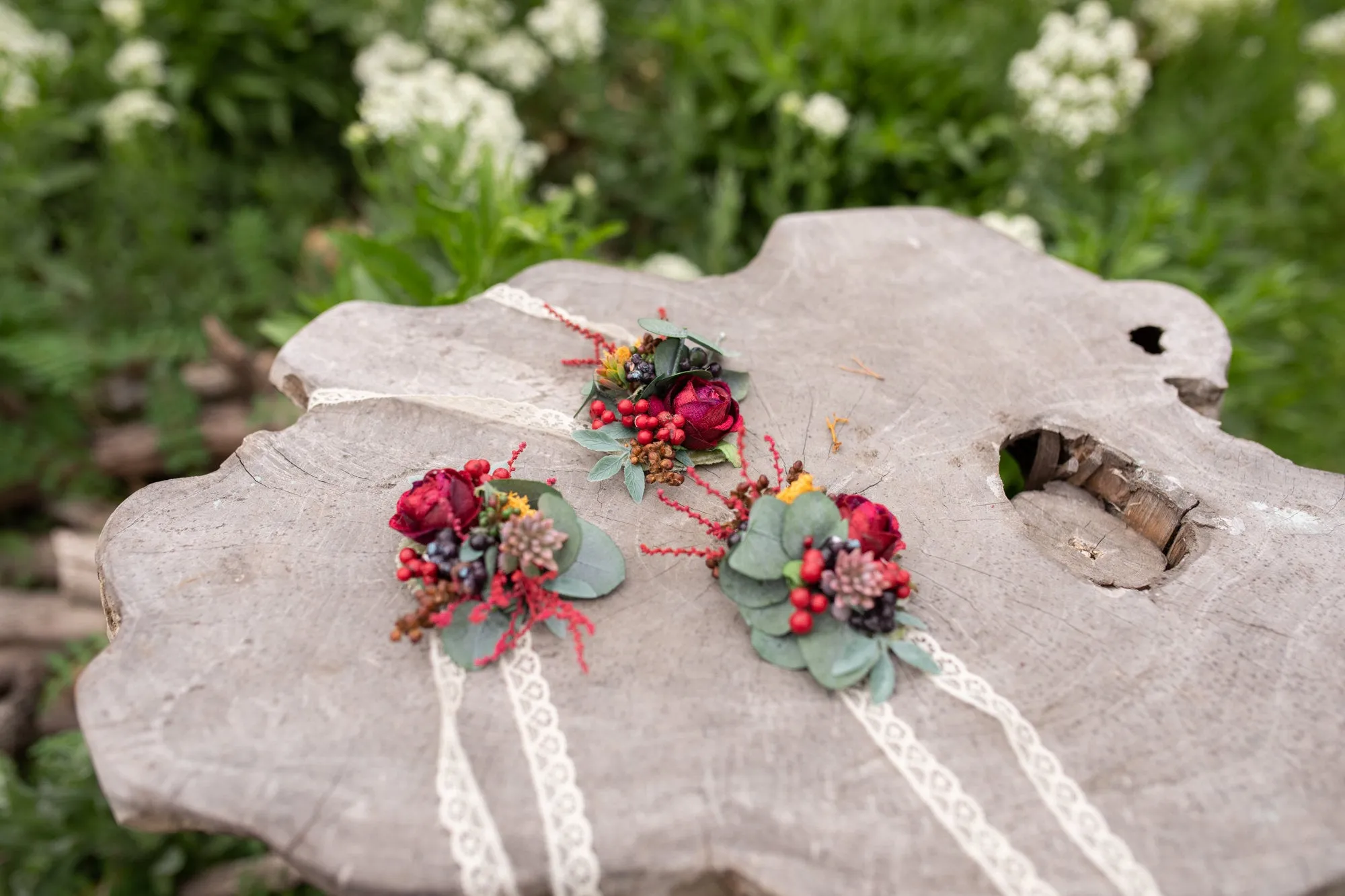 Autumn flower bracelet Natural red bracelet on lace Fall wedding bracelet Magaela Berries Green Accessories for bridesmaid Handmade