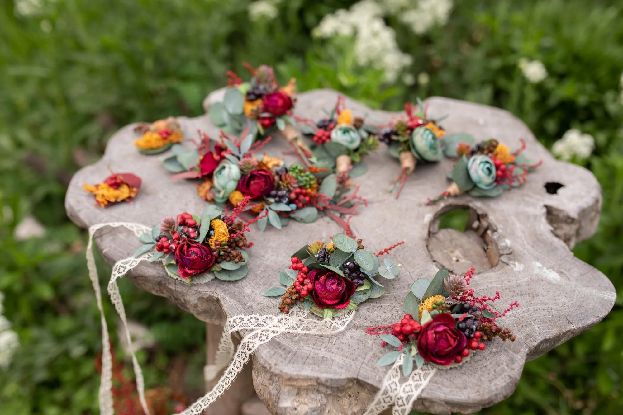 Autumn flower bracelet Natural red bracelet on lace Fall wedding bracelet Magaela Berries Green Accessories for bridesmaid Handmade