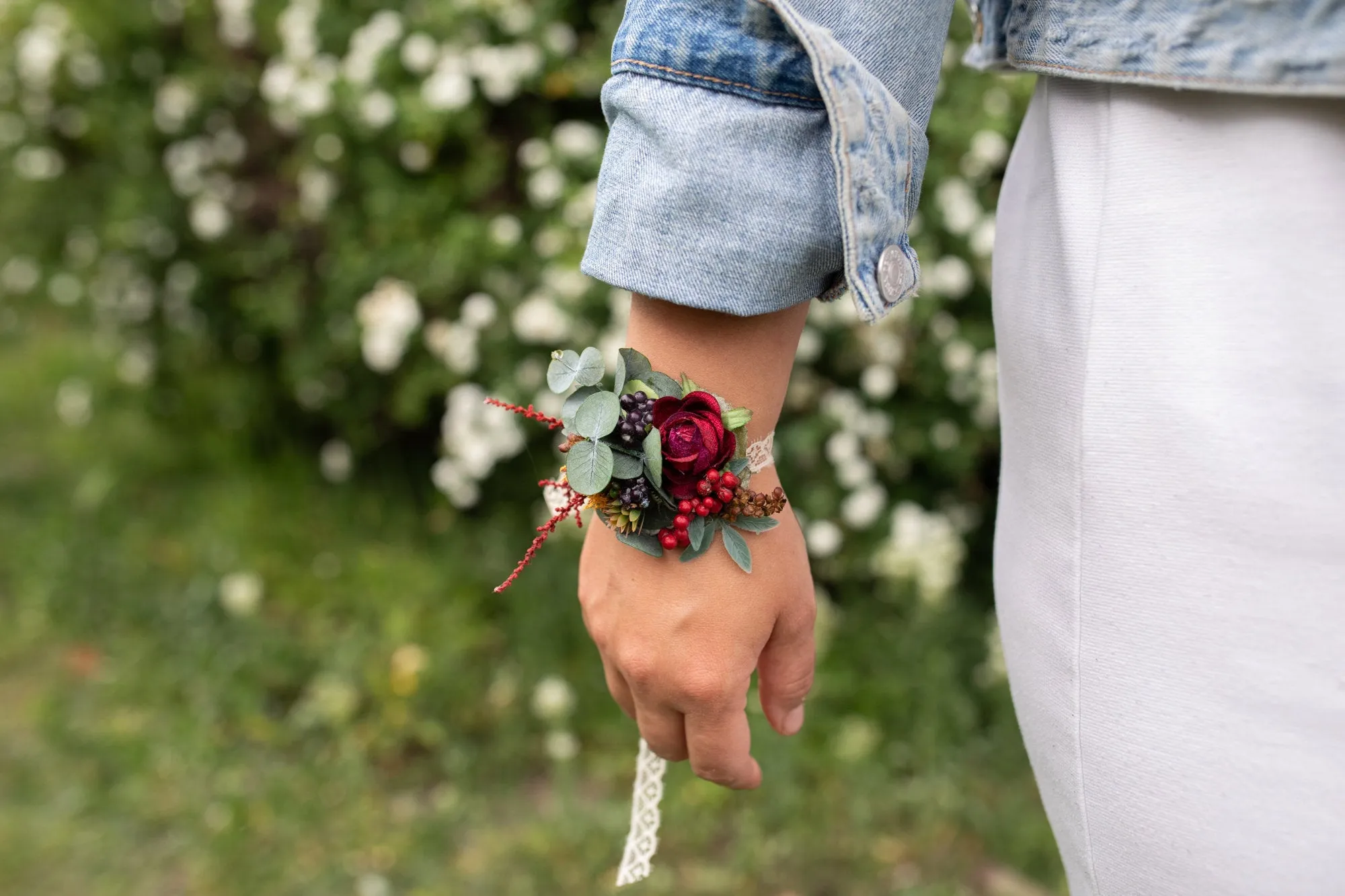 Autumn flower bracelet Natural red bracelet on lace Fall wedding bracelet Magaela Berries Green Accessories for bridesmaid Handmade