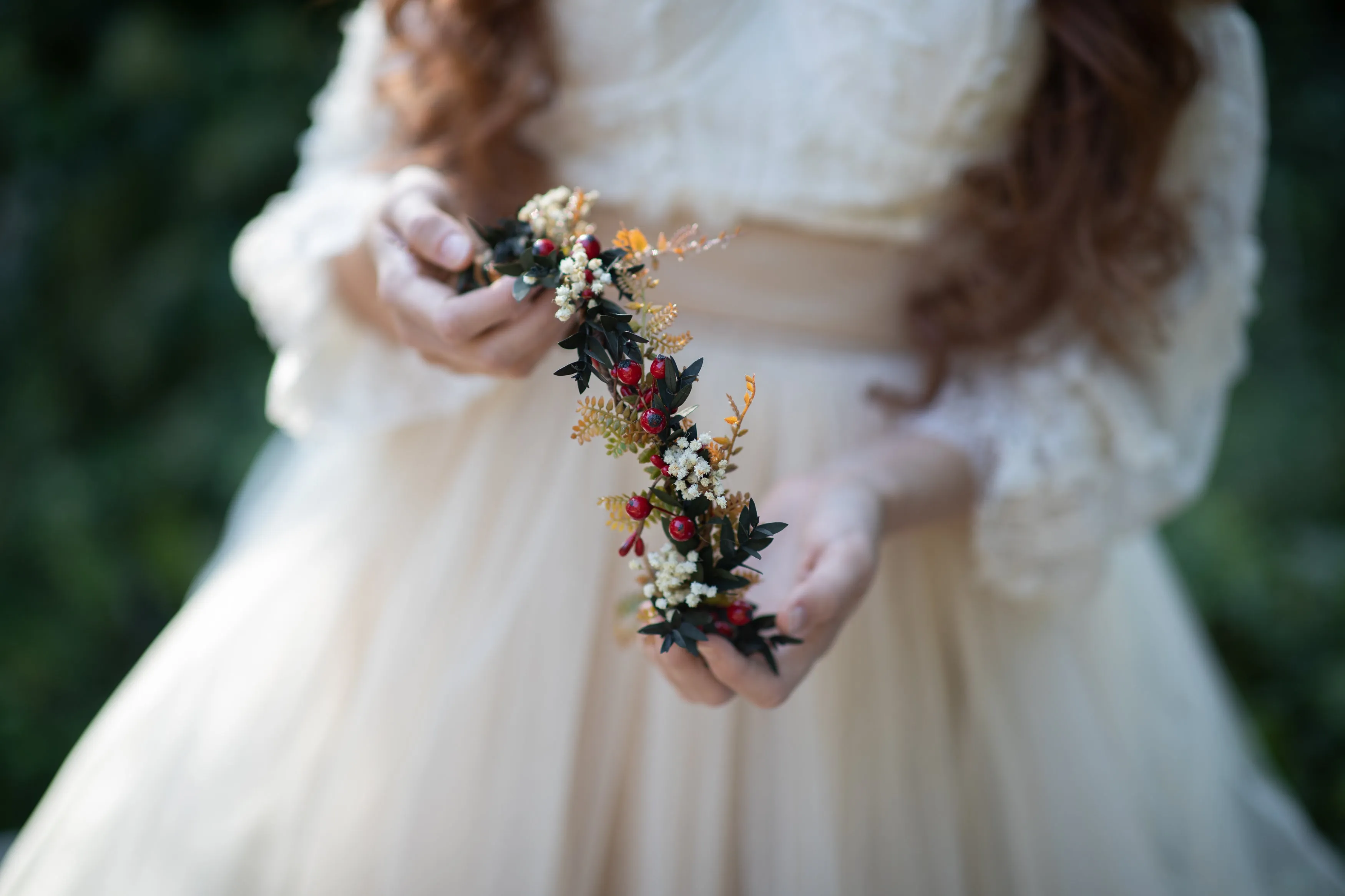 Autumn flower half wreath with rose hips Wedding headpiece Bridal flower half crown Magaela Fall bride Baby's breath Natural Greenery crown