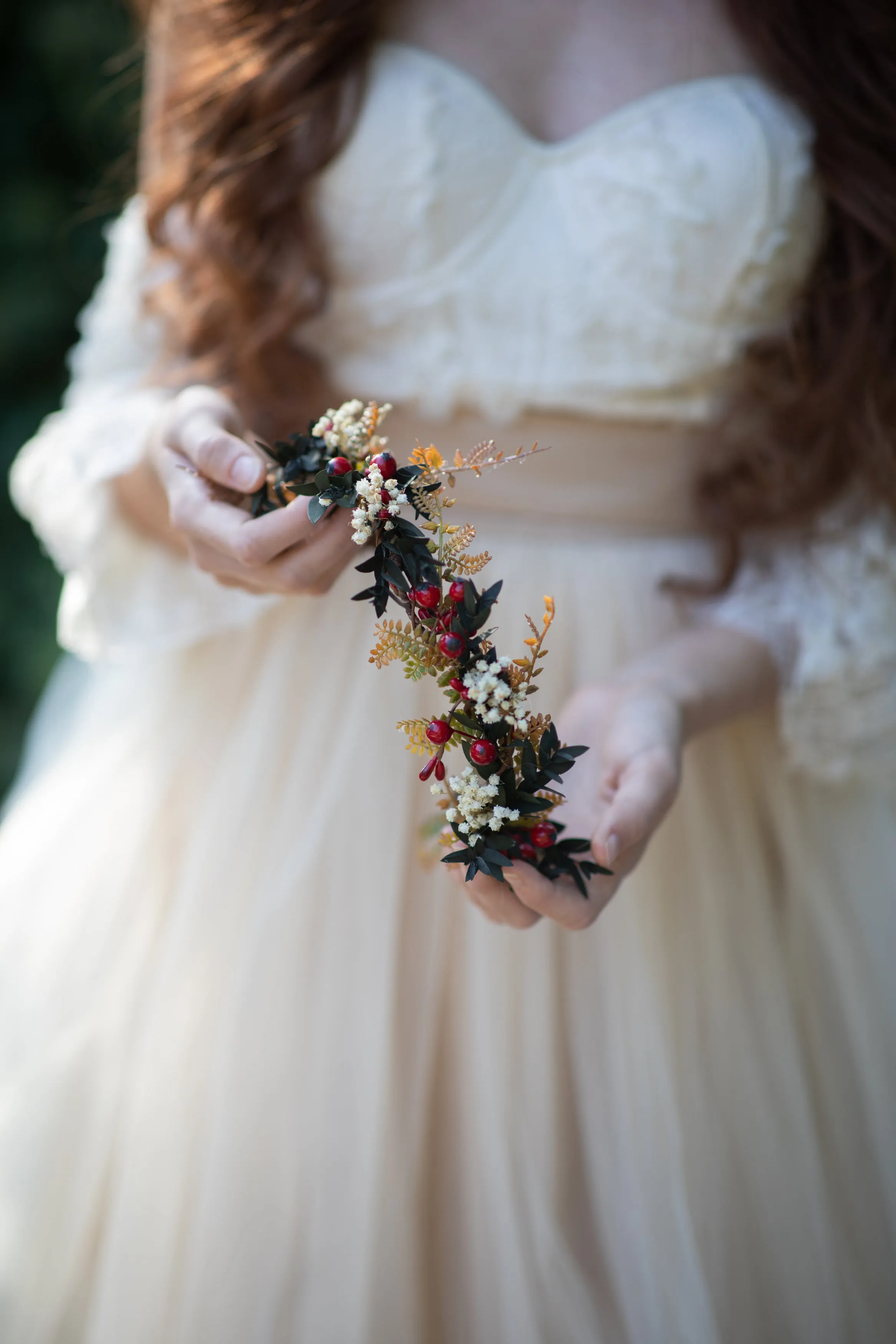 Autumn flower half wreath with rose hips Wedding headpiece Bridal flower half crown Magaela Fall bride Baby's breath Natural Greenery crown