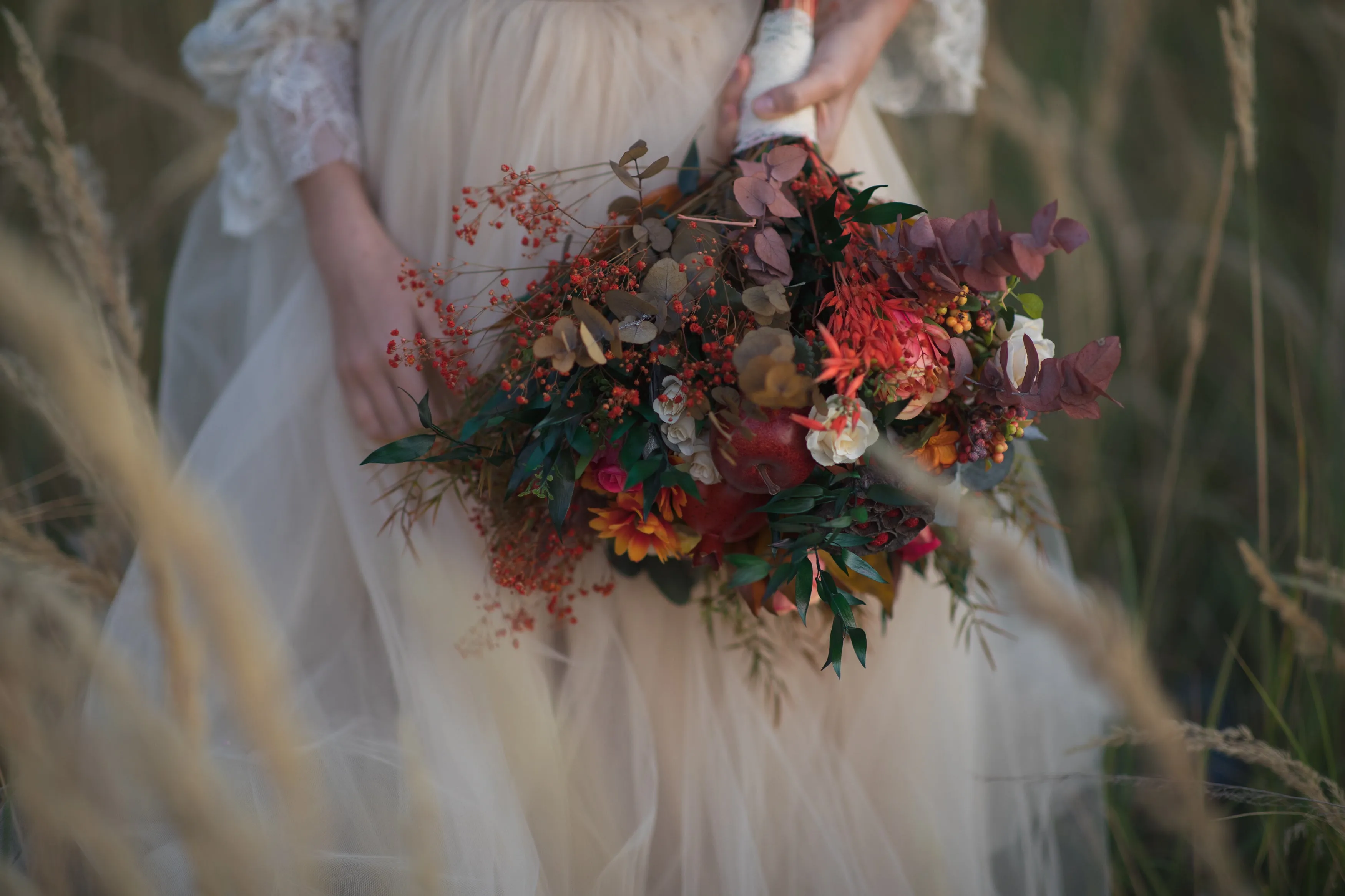 Big fall bridal bouquet Autumn bouquet Boho bride Wedding accessories Bouquet with apples Burgundy bouquet Customisable Unique bouquet