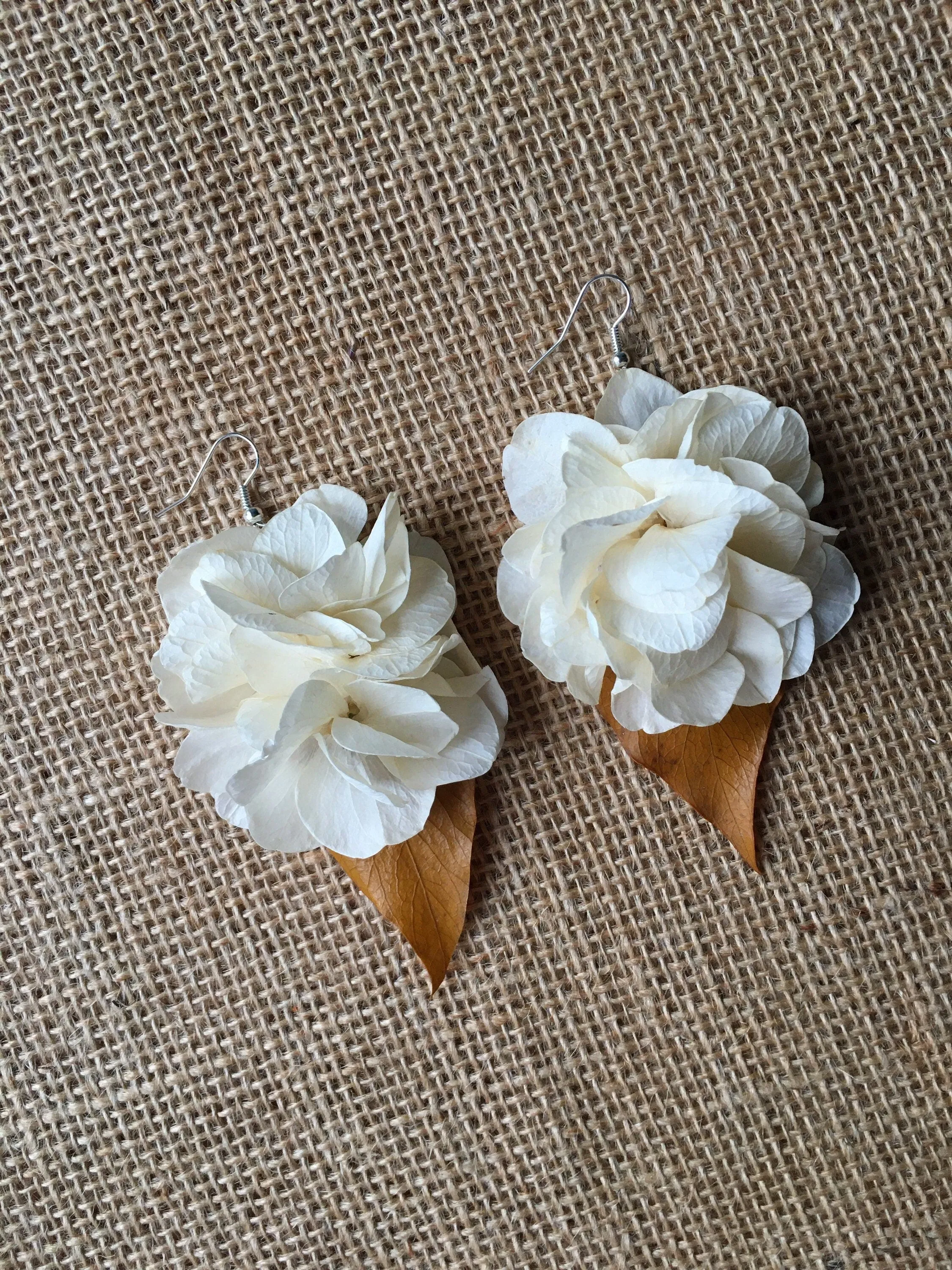 Boho Bridal Dusty Cream Real Flower Earrings UK, Rustic Autumnal Wedding Accessories, Beige Dry Flower Earrings, Ivory Floral Earrings UK