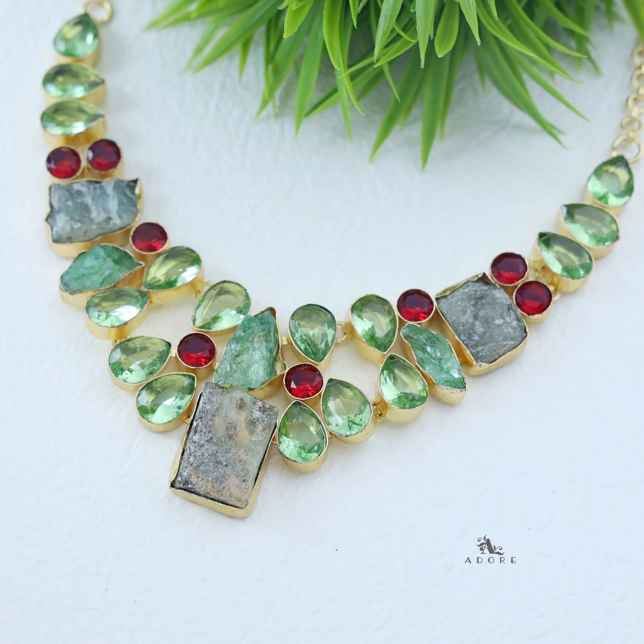 CRYSTAL CHIC NECKPIECE