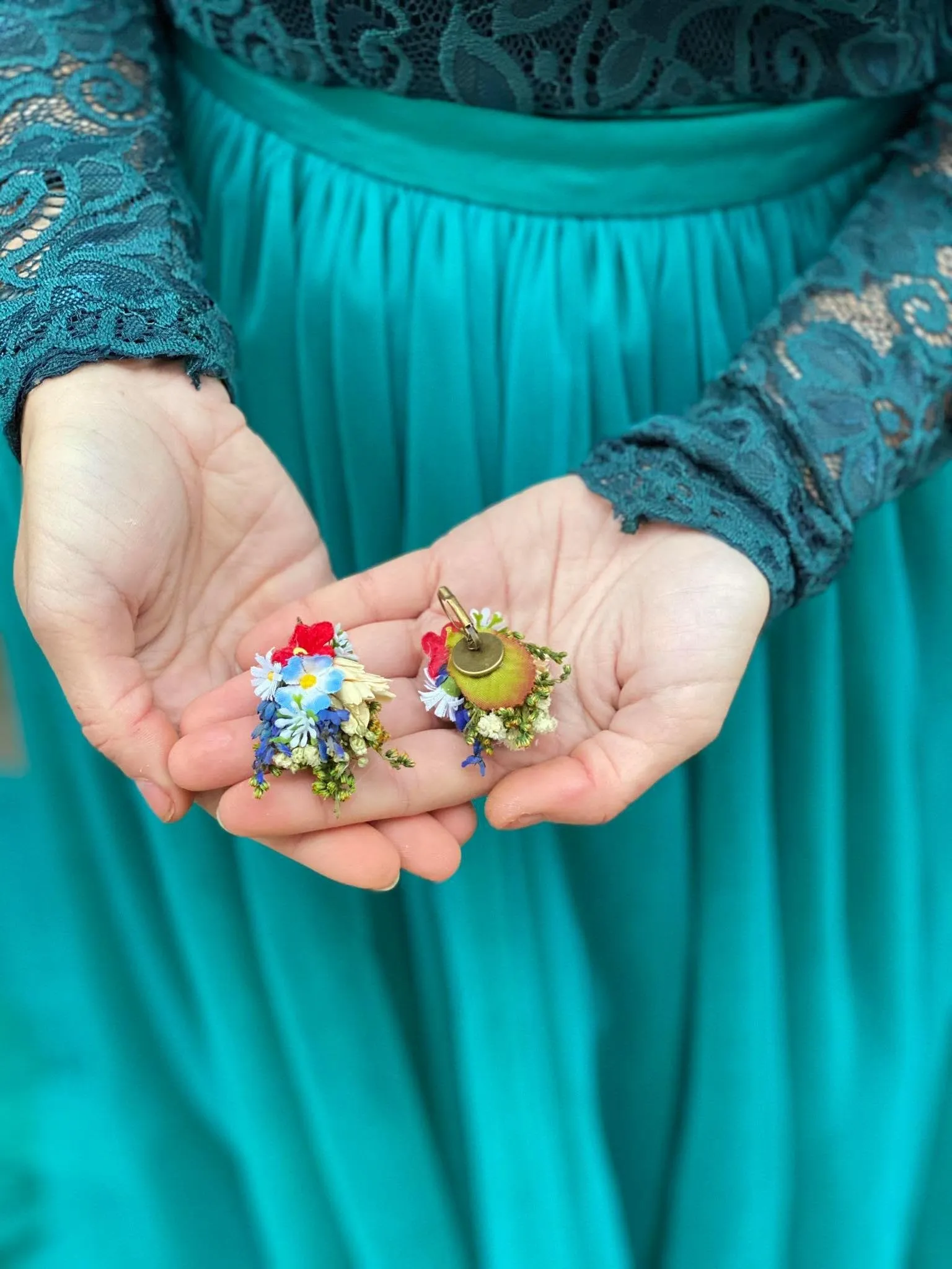 Flower earrings Magaela wedding earrings Bridal jewelry Flower jewellery Stud earrings Lever back earrings Romantic earrings Lavender Autumn