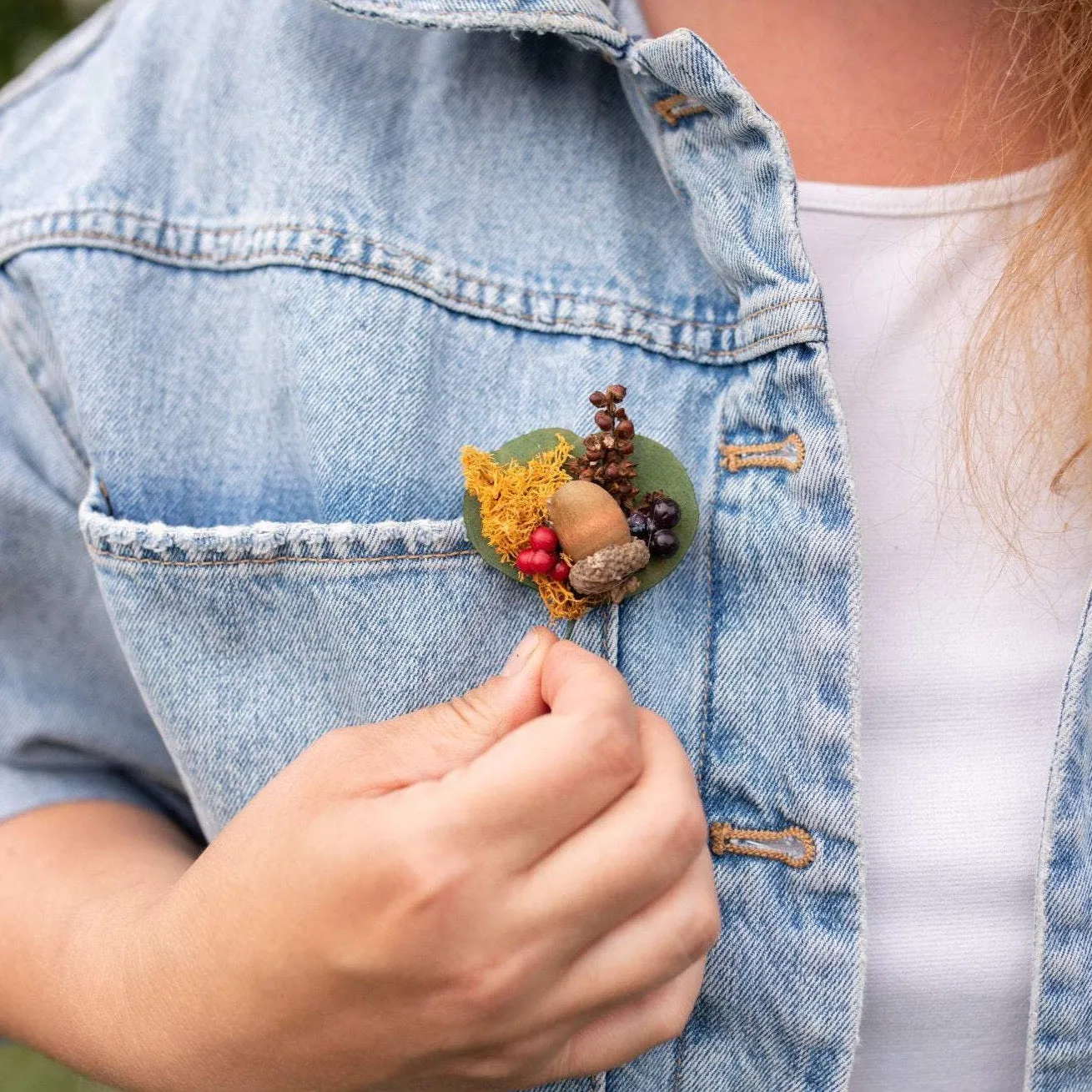 Mini Autumn boutonniere with acorn Flower buttonhole Fall groom's boutonniere with berries Wedding accessories Magaela Handmade