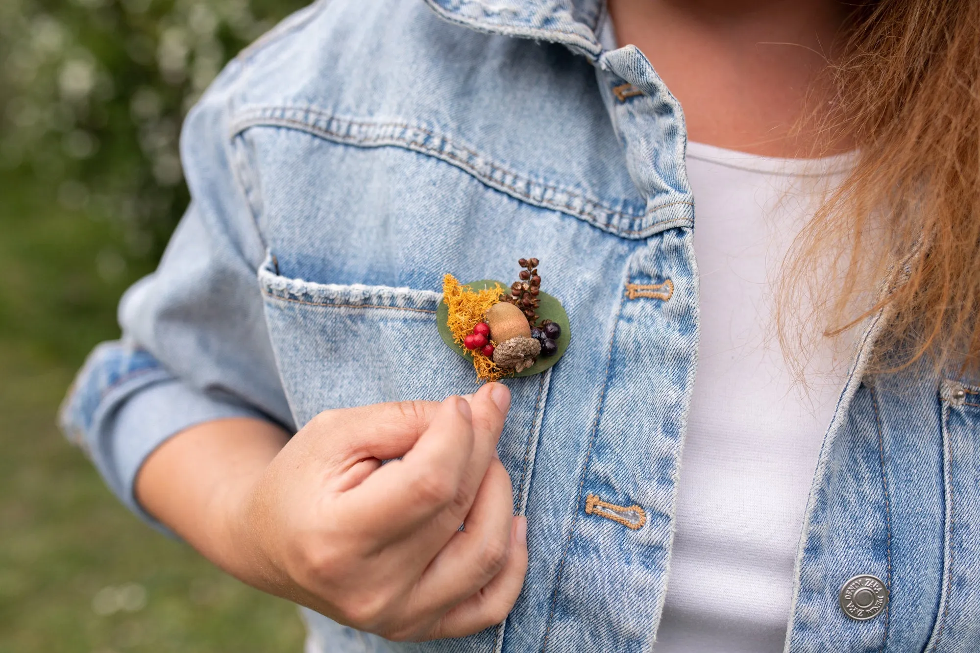 Mini Autumn boutonniere with acorn Flower buttonhole Fall groom's boutonniere with berries Wedding accessories Magaela Handmade